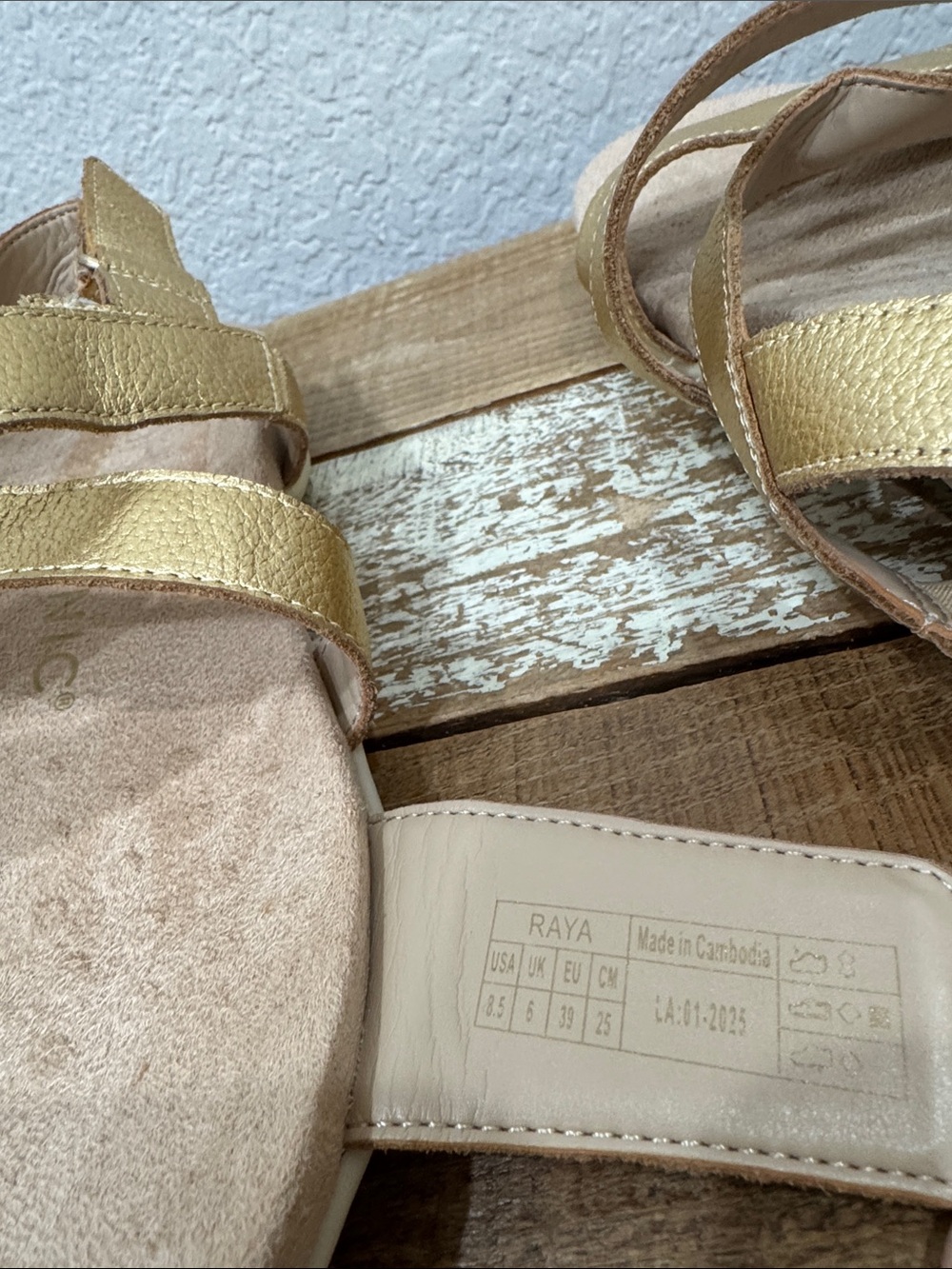 Vionic Raya Gold Metallic Sandals Size 8.5 - Picture 6 of 7